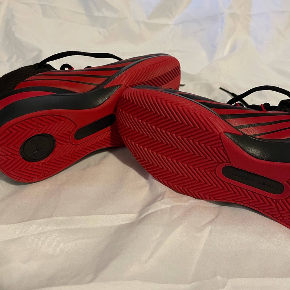 Under Armour Black and Red Basketball Shoes 

Free Shipping - Picture 5 of 6